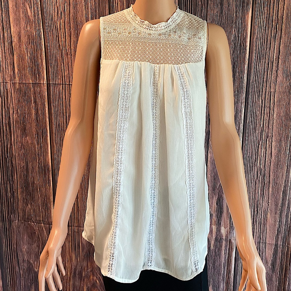Blu Pepper size medium white boho peasant top with lace trim flowy summer